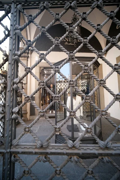Λεπτομέρεια Λεπτοδουλεμένου Σιδερένιου Φράκτη Στη Φλωρεντία Της Ιταλίας Υψηλής Ποιότητας — Φωτογραφία Αρχείου
