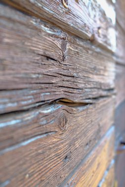 Çatlak, eski bir ahşap kapıyı kapatın. Yüksek kalite fotoğraf