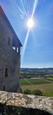 Langhirano, Parma, İtalya 'daki Torrechiara Kalesi' nin kuzeydoğu köşkü. Yüksek kalite fotoğraf