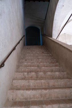 İtalya, Parma, Langhirano 'daki Torrechiara Kalesi' nde merdiven. Yüksek kalite fotoğraf