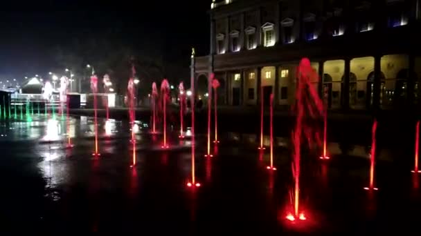 Reggio Emilia Vitória Quadrado Frente Vales Teatro Fonte Luminosa Tricolor — Vídeo de Stock