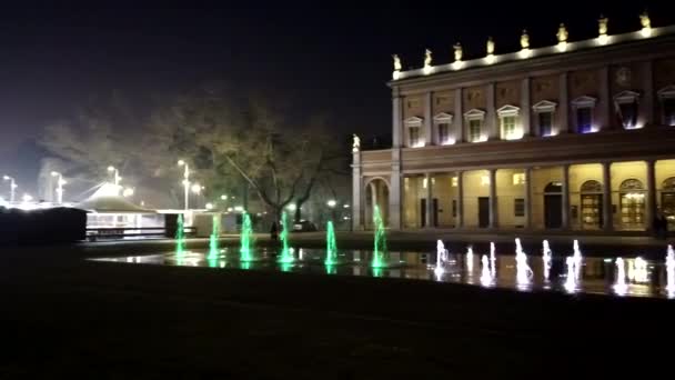 Reggio Emilia Seger Torg Framför Teatern Dalar Tricolor Lysande Fontän — Stockvideo