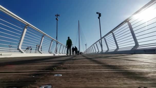 Menschen Wachen Auf Der Thaon Revel Brücke Spezia Italien — Stockvideo