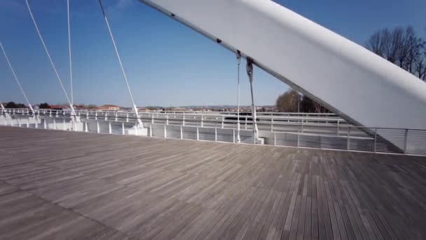 Мост Майер через реку Танаро в Алессандрии, Италия — стоковое видео