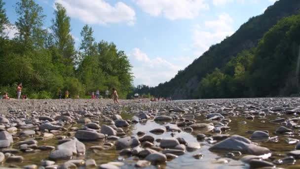 People Walking Enza River Bed Reggio Emila Italy — Stock Video