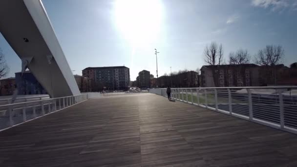 Talya Nın Alessandria Kentindeki Tanaro Nehri Üzerindeki Meier Köprüsü — Stok video