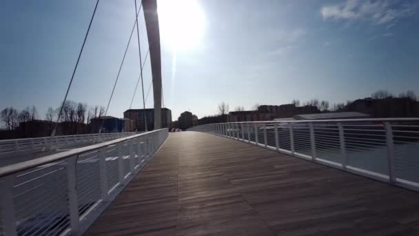 Γέφυρα Meier πάνω από τον ποταμό Tanaro στην Alessandria, Ιταλία — Αρχείο Βίντεο