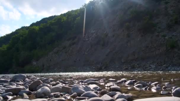 Vakker panorama av Enza River i Reggio Emilia, Italia – stockvideo