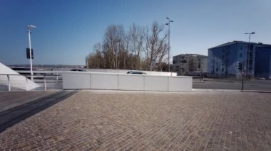 İtalya 'nın Alessandria kentindeki Tanaro Nehri üzerindeki Meier köprüsü