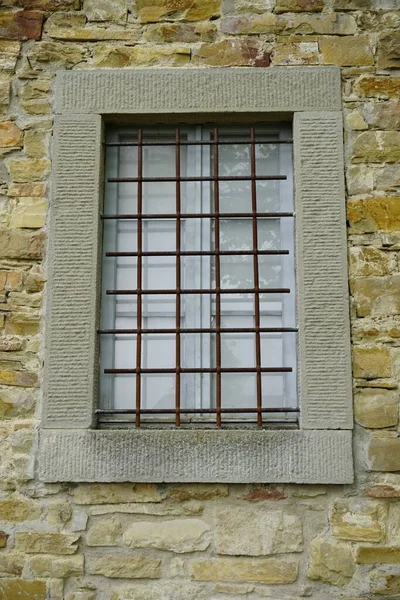 Altes Fenster Durch Ein Eisengitter Geschützt Hochwertiges Foto — Stockfoto