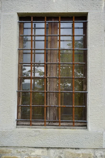 Altes Fenster Durch Ein Eisengitter Geschützt Hochwertiges Foto — Stockfoto