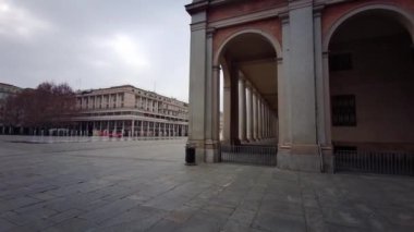 İtalya 'nın Reggio Emilia kentindeki Zafer Meydanı' nda Çeşme