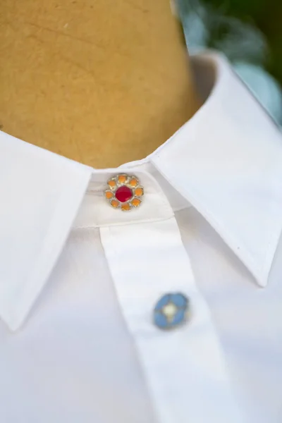 Detalhe Colarinho Botões Uma Camisa Branca Foto Alta Qualidade — Fotografia de Stock