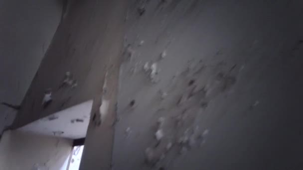 Geruïneerd Plafond Verlaten Groot Huis — Stockvideo