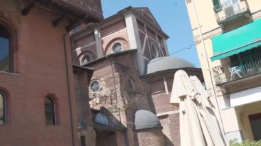 Pavia Duomo katedrali harici duvarlar ve giriş