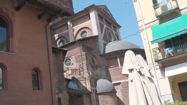 Pavia Duomo katedrali harici duvarlar ve giriş — Stok video