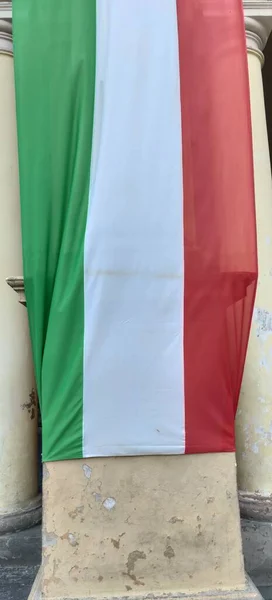 Italiaanse Vlag Wapperend Blauwe Lucht Hoge Kwaliteit Foto — Stockfoto