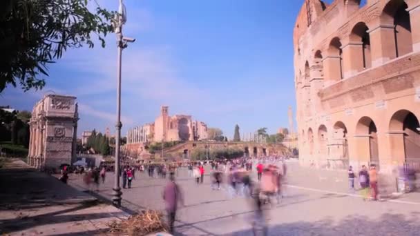 Coliseum Timelapse Τους Ανθρώπους Στην Ηλιόλουστη Μέρα — Αρχείο Βίντεο