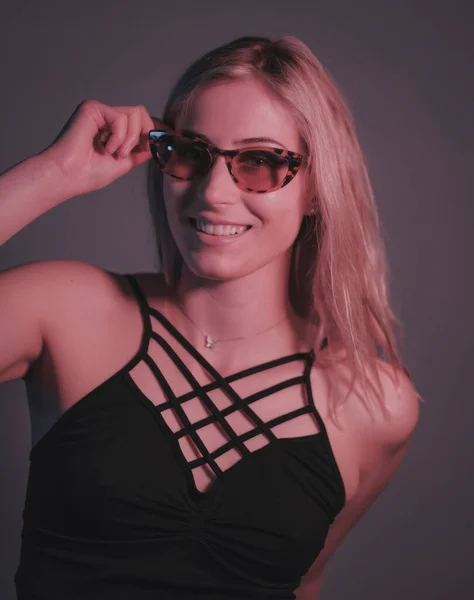 Beautiful Blonde Girl Posing Photo Studio Sunglasses High Quality Photo — ストック写真