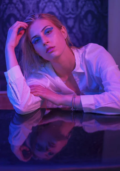 Beautiful Blonde Italian Girl Posing Photo Studio Colorful Lights High — Fotografia de Stock