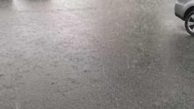 Şiddetli yağmur ve buz fırtınası