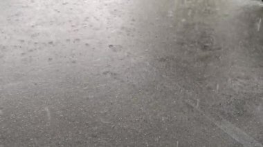 Şiddetli yağmur ve buz fırtınası