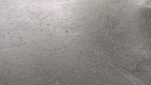 Heftige storm van regen en ijs — Stockvideo