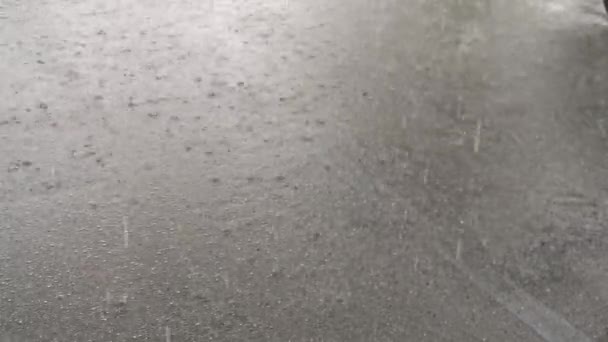 Prudká bouřka deště a ledu — Stock video