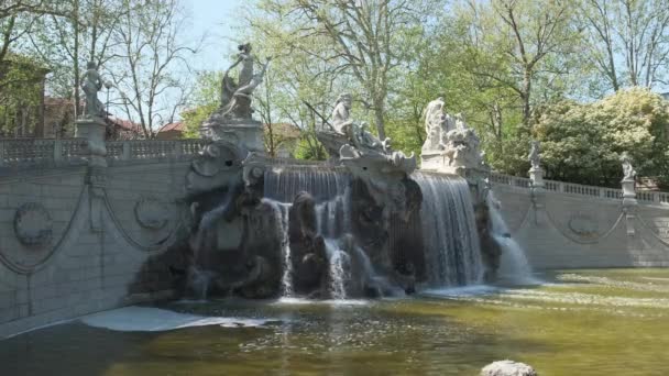 Fountain with waterfall in Valentino park in Turin Italy in sunny day — Stock Video