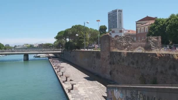 Rimini Emilia Romagna canal que leva ao porto da cidade velha — Vídeo de Stock