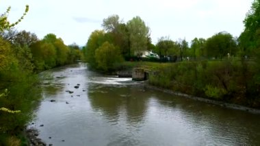 Şelalelerle şehri geçen Torino Nehri Po