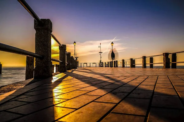 Puesta Sol Muelle Sirmione Lago Garda Foto Alta Calidad — Foto de Stock