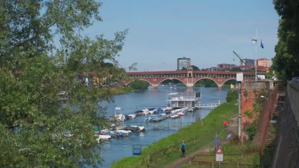 Panorama del Ponte Coperto sul fiume Ticino a Pavia — Video Stock