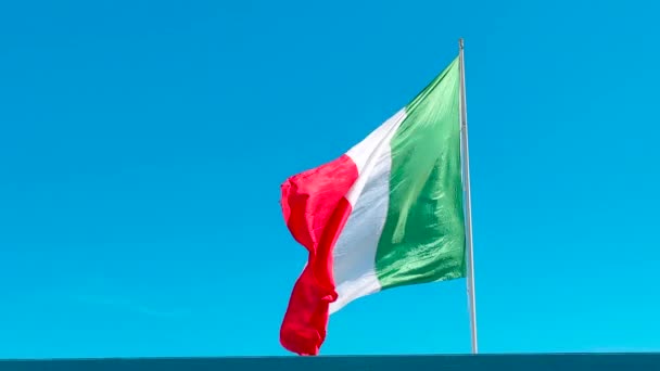 Italian Flag Waving Blue Sky — Stock Video