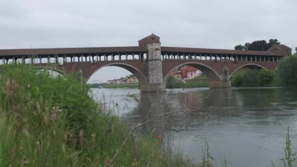 Pavie Pont Couvert Avec Des Voitures Des Piétons Rivière Tessin — Video