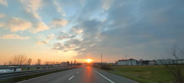 Magnifique Coucher Soleil Sur Autoroute Italie Photo Haute Qualité — Photo