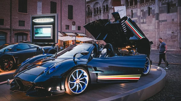 モデナ イタリア 2021 Modena Motor Fest市周辺のスポーツカーとの無料イベントPagani Huayra 高品質の写真 — ストック写真