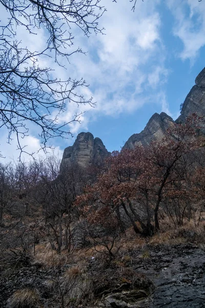 Pedra Bismantova Reggio Emilia Panorâmica Para Topo Foto Alta Qualidade — Fotografia de Stock