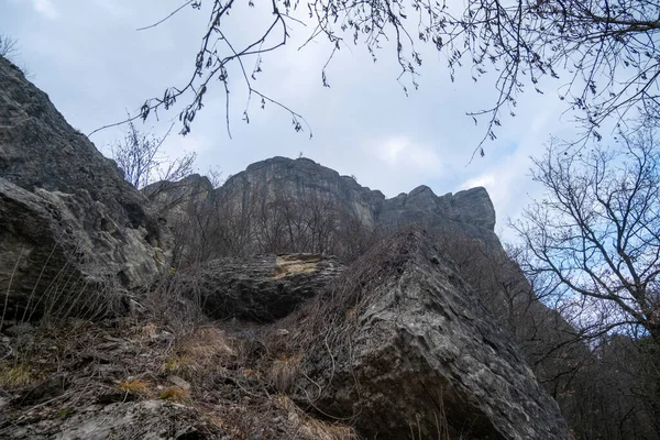 在雷吉欧埃米莉亚的毕斯曼托娃石头全景顶部 高质量的照片 — 图库照片