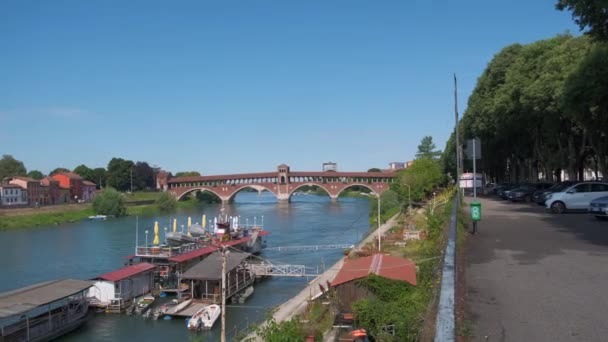 Panorama ponte coberta Pavia com o rio Ticino — Vídeo de Stock
