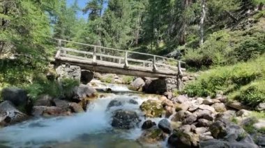 Rio di Valle Dar Noktası üzerindeki köprünün görüntüsü