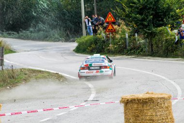 San Marino: 2010 09 01 Rally serbest etkinliği Iconic Toyota Celica GT-Four ST205 Castrol yarış pistinde. Yüksek kalite fotoğraf