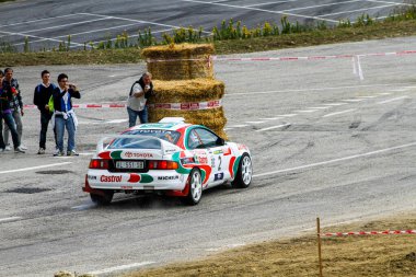 San Marino: 2010 09 01 Rally serbest etkinliği Iconic Toyota Celica GT-Four ST205 Castrol yarış pistinde. Yüksek kalite fotoğraf