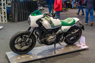 Verona, İtalya: 2026 01 24 MBE Motor Motor Fuarı Özel BMW R12 motosiklet kapalı fuar platformunda. Yüksek kalite fotoğraf