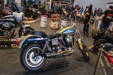 Verona, İtalya: 2026 01 24 MBE Motosiklet Fuarı Özel kruvazör motosikleti sergi katında. Yüksek kalite fotoğraf