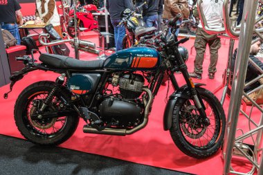 Verona, İtalya: 2026 01 24 MBE Motor Bisiklet Fuarı Royal Enfield Modern klasik motosiklet sergilenmektedir. Yüksek kalite fotoğraf