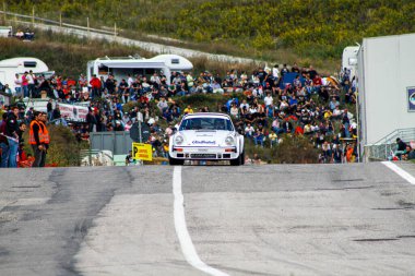 San Marino: 2010 09 01 Rally serbest etkinliği klasik Porsche 911 Grup 4 ralli arabası asfalt bir sahnede tarihi bir olay sırasında hız yapıyor. Yüksek kalite fotoğraf
