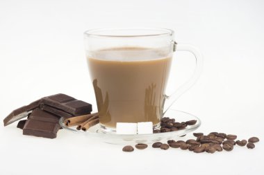 Beyaz arka planda bir fincan kahve.