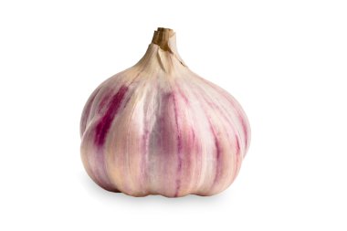 Beyaz arkaplanda sarımsak izole edilmiş.