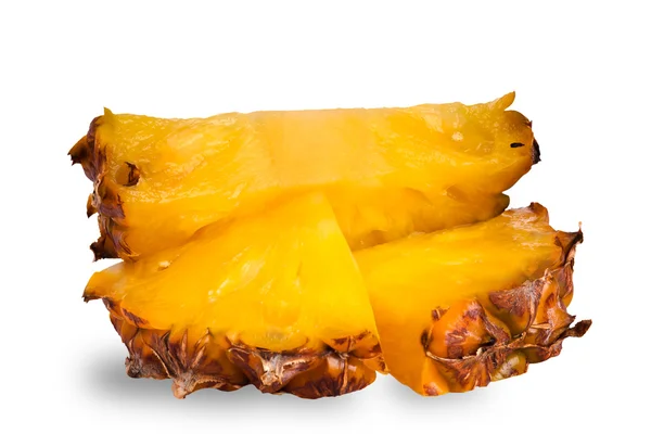 ananas dilimleri üzerinde beyaz izole